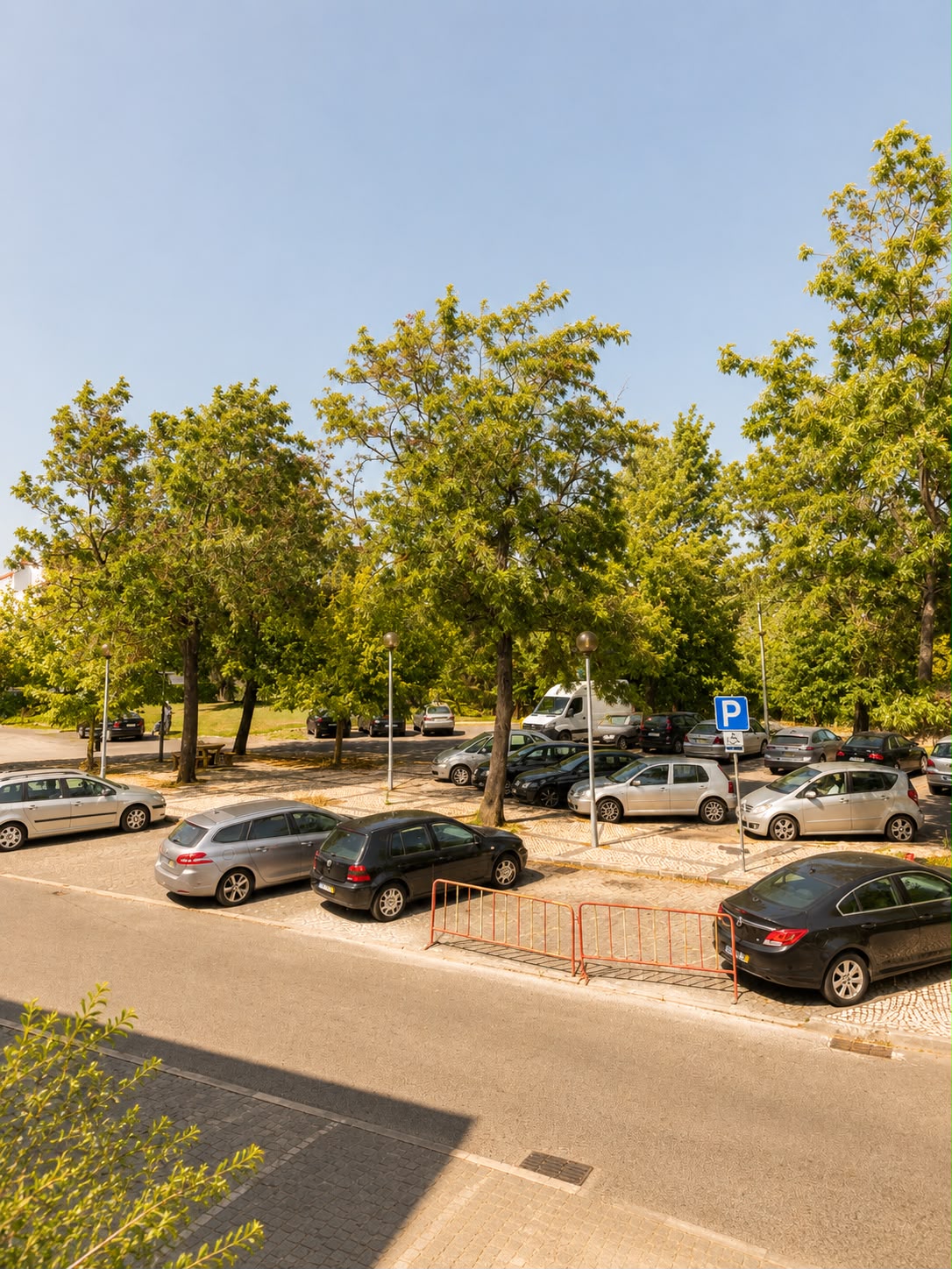 Acesso e estacionamento nas imediações da AMICA